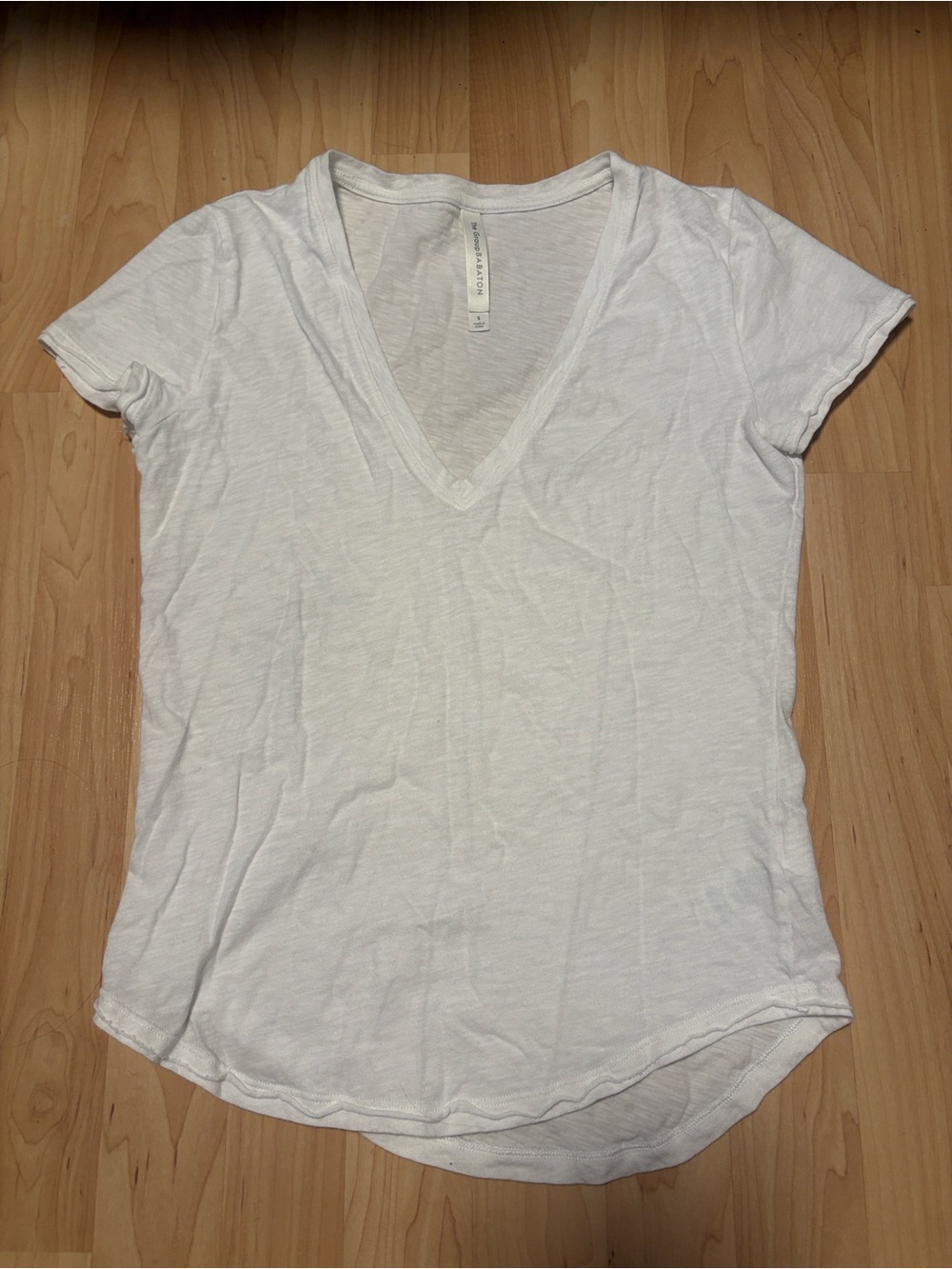 Babaton White V-Neck Short Sleeve Tee with Curved Hem